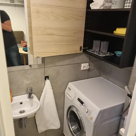 Liten Leilighet Med Kjokken Og Bad